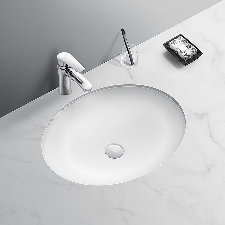 Oval Porcelain Vessel Sink Modern Bathroom Sink with Overflow(Not Including Faucet) Clearhalo 'Bathroom Remodel & Bathroom Fixtures' 'Bathroom Sinks & Faucet Components' 'Bathroom Sinks' 'bathroom_sink' 'Home Improvement' 'home_improvement' 'home_improvement_bathroom_sink' 6926837