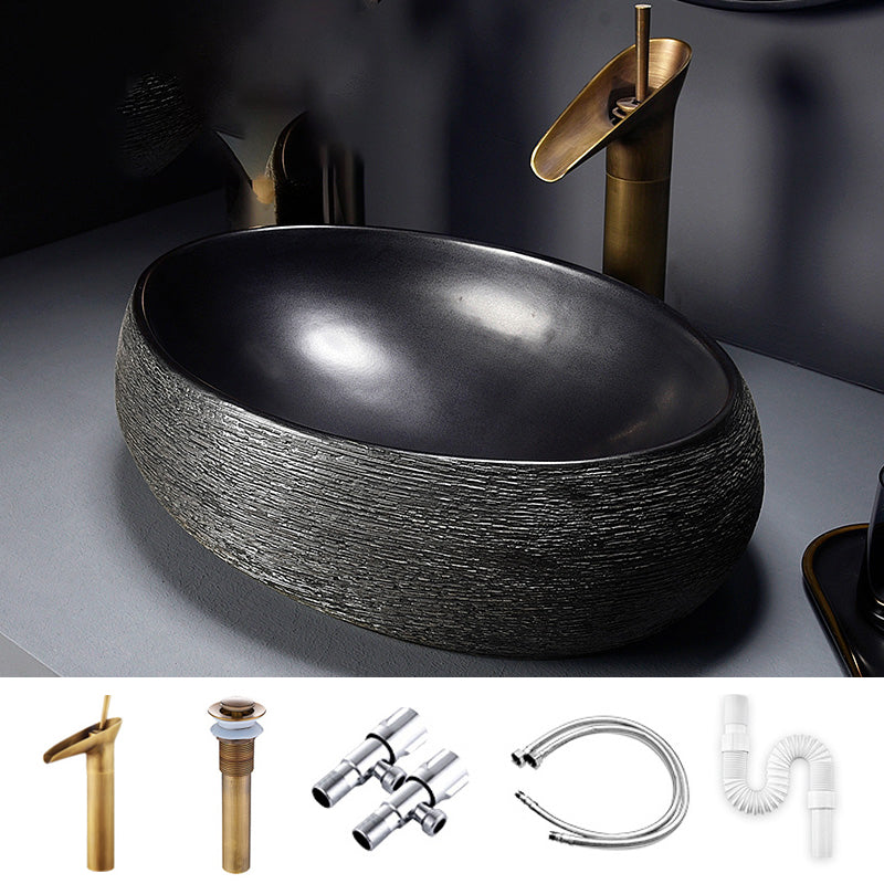 Modern Bathroom Sink Black Oval Ceramic Bathroom Sink with Faucet 18"L x 13"W x 6"H Sink with Faucet Clearhalo 'Bathroom Remodel & Bathroom Fixtures' 'Bathroom Sinks & Faucet Components' 'Bathroom Sinks' 'bathroom_sink' 'Home Improvement' 'home_improvement' 'home_improvement_bathroom_sink' 6926923