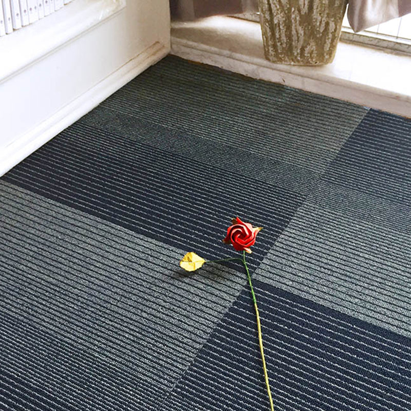 Dark Color Level Loop Carpet Tile Non-Skid Adhesive Tabs Indoor Carpet Tiles Antique Black Asphalt Clearhalo 'Carpet Tiles & Carpet Squares' 'carpet_tiles_carpet_squares' 'Flooring 'Home Improvement' 'home_improvement' 'home_improvement_carpet_tiles_carpet_squares' Walls and Ceiling' 6928884