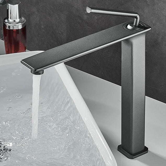 Modern Basin Lavatory Faucet Single Handle Low Arc Bathroom Faucet Clearhalo 'Bathroom Remodel & Bathroom Fixtures' 'Bathroom Sink Faucets' 'Bathroom Sinks & Faucet Components' 'bathroom_sink_faucets' 'Home Improvement' 'home_improvement' 'home_improvement_bathroom_sink_faucets' 6977712