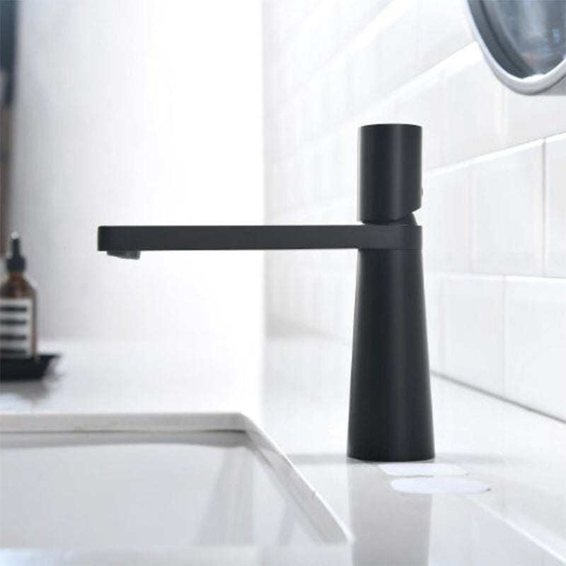 Knob Handle Square Sink Faucet Brass Bathroom Sink Faucet with 1 Hole Black Short Clearhalo 'Bathroom Remodel & Bathroom Fixtures' 'Bathroom Sink Faucets' 'Bathroom Sinks & Faucet Components' 'bathroom_sink_faucets' 'Home Improvement' 'home_improvement' 'home_improvement_bathroom_sink_faucets' 7002155