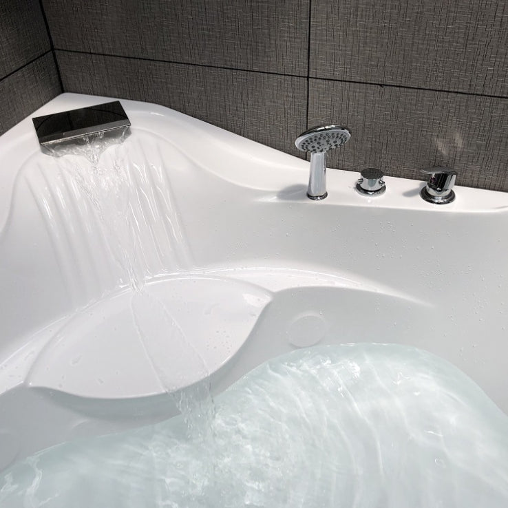 Modern Corner Bathtub Acrylic Soaking White Back to Wall Bathtub Clearhalo 'Bathroom Remodel & Bathroom Fixtures' 'Bathtubs' 'Home Improvement' 'home_improvement' 'home_improvement_bathtubs' 'Showers & Bathtubs' 7056233