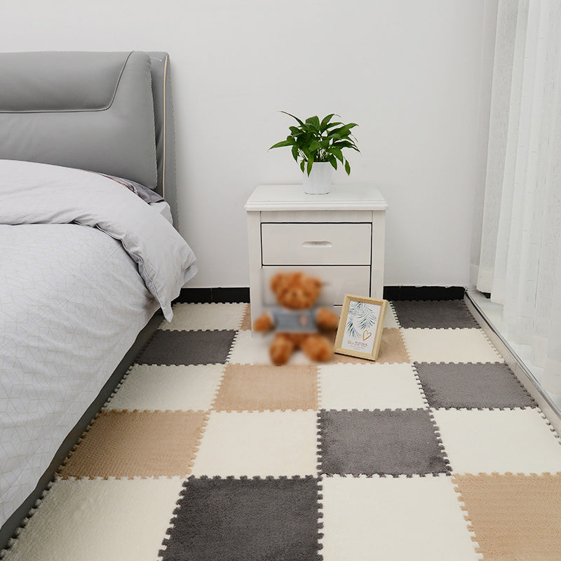 Non-Skid Level Loop Carpet Tile Multi-Color Interlocking Bedroom Carpet Tiles Gray-Brown Clearhalo 'Carpet Tiles & Carpet Squares' 'carpet_tiles_carpet_squares' 'Flooring 'Home Improvement' 'home_improvement' 'home_improvement_carpet_tiles_carpet_squares' Walls and Ceiling' 7078472
