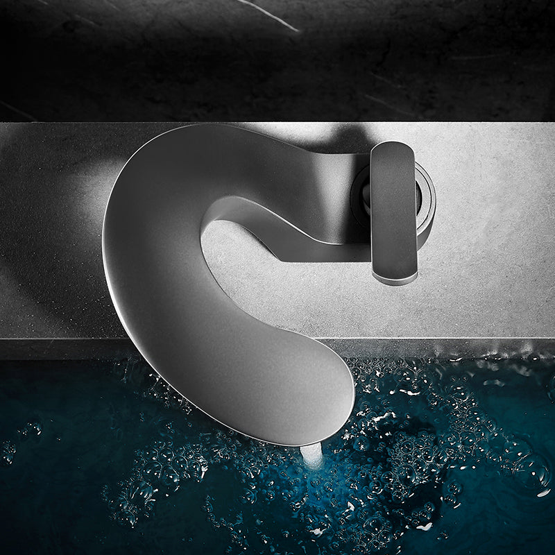 Modern Style Faucet Bathroom Lever Handle Brass Washroom Faucet Clearhalo 'Bathroom Remodel & Bathroom Fixtures' 'Bathroom Sink Faucets' 'Bathroom Sinks & Faucet Components' 'bathroom_sink_faucets' 'Home Improvement' 'home_improvement' 'home_improvement_bathroom_sink_faucets' 7078521