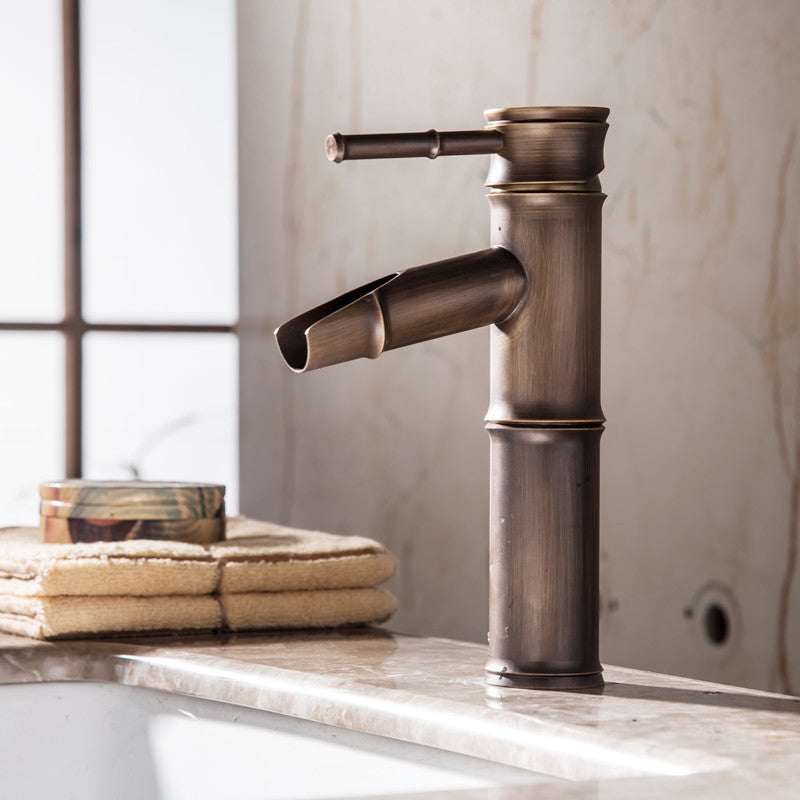 Farmhouse Style Vessel Sink Bathroom Faucet Circular Brass Faucet Clearhalo 'Bathroom Remodel & Bathroom Fixtures' 'Bathroom Sink Faucets' 'Bathroom Sinks & Faucet Components' 'bathroom_sink_faucets' 'Home Improvement' 'home_improvement' 'home_improvement_bathroom_sink_faucets' 7078567