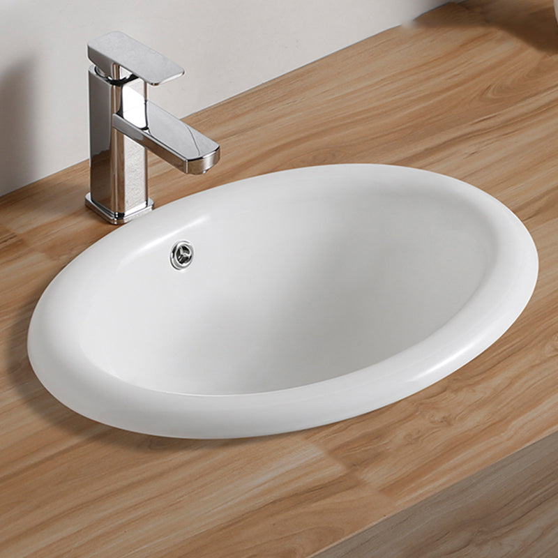 Traditional Drop-in Bathroom Sink Oval Porcelain with Overflow and Faucet Basin Clearhalo 'Bathroom Remodel & Bathroom Fixtures' 'Bathroom Sinks & Faucet Components' 'Bathroom Sinks' 'bathroom_sink' 'Home Improvement' 'home_improvement' 'home_improvement_bathroom_sink' 7079339