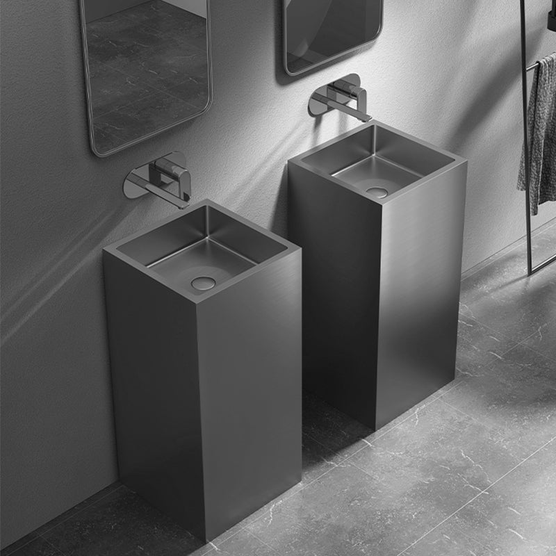 Contemporary Round Wash Stand Stainless Steel Metal Undermount Bathroom Sink Clearhalo 'Bathroom Remodel & Bathroom Fixtures' 'Bathroom Sinks & Faucet Components' 'Bathroom Sinks' 'bathroom_sink' 'Home Improvement' 'home_improvement' 'home_improvement_bathroom_sink' 7079409