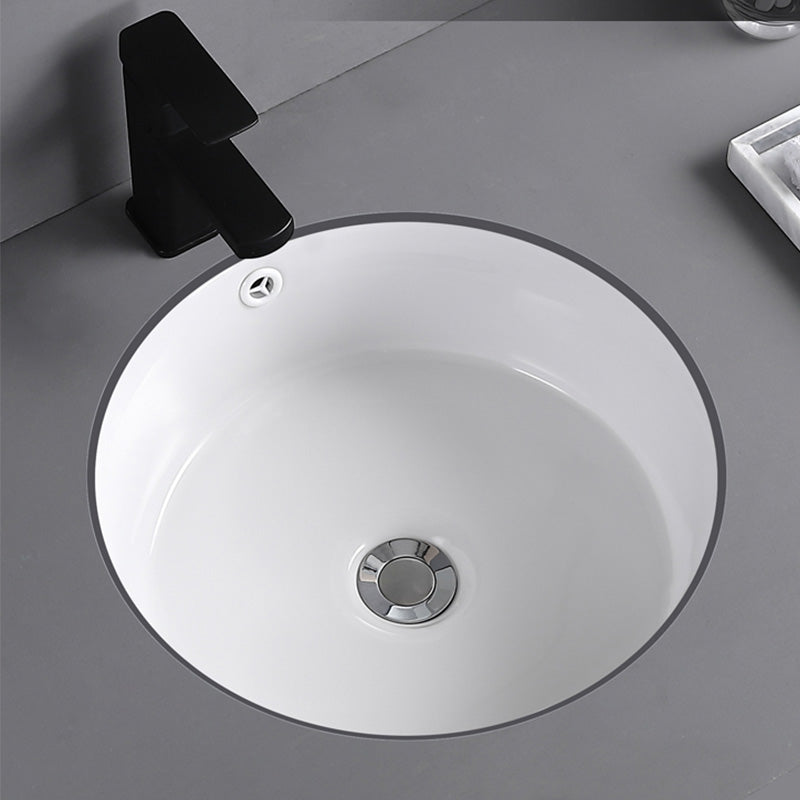 Traditional Undermount Vanity Sink Round Porcelain with Overflow Basin Sink Clearhalo 'Bathroom Remodel & Bathroom Fixtures' 'Bathroom Sinks & Faucet Components' 'Bathroom Sinks' 'bathroom_sink' 'Home Improvement' 'home_improvement' 'home_improvement_bathroom_sink' 7099020