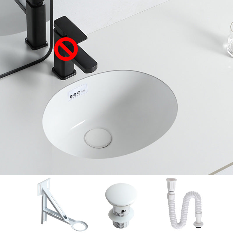 Traditional Undermount Bathroom Sink Porcelain with Overflow and Drain Assembly Basin Sink 17"L x 13"W x 7"H Sink Clearhalo 'Bathroom Remodel & Bathroom Fixtures' 'Bathroom Sinks & Faucet Components' 'Bathroom Sinks' 'bathroom_sink' 'Home Improvement' 'home_improvement' 'home_improvement_bathroom_sink' 7099070