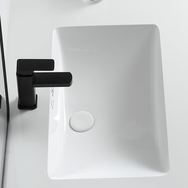 Traditional Undermount Bathroom Sink Porcelain with Overflow and Drain Assembly Basin Sink Clearhalo 'Bathroom Remodel & Bathroom Fixtures' 'Bathroom Sinks & Faucet Components' 'Bathroom Sinks' 'bathroom_sink' 'Home Improvement' 'home_improvement' 'home_improvement_bathroom_sink' 7099071
