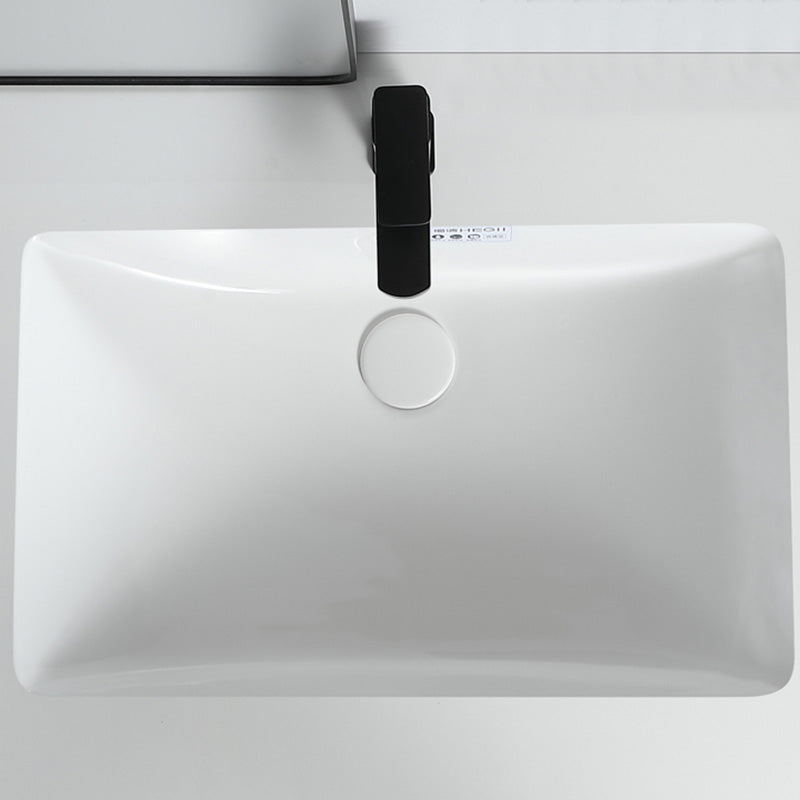 Traditional Undermount Bathroom Sink Porcelain with Overflow and Drain Assembly Basin Sink Clearhalo 'Bathroom Remodel & Bathroom Fixtures' 'Bathroom Sinks & Faucet Components' 'Bathroom Sinks' 'bathroom_sink' 'Home Improvement' 'home_improvement' 'home_improvement_bathroom_sink' 7099073