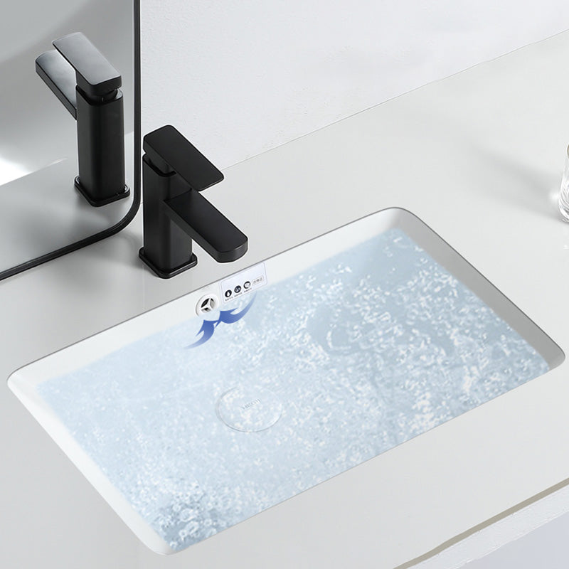 Traditional Undermount Bathroom Sink Porcelain with Overflow and Drain Assembly Basin Sink Clearhalo 'Bathroom Remodel & Bathroom Fixtures' 'Bathroom Sinks & Faucet Components' 'Bathroom Sinks' 'bathroom_sink' 'Home Improvement' 'home_improvement' 'home_improvement_bathroom_sink' 7099075
