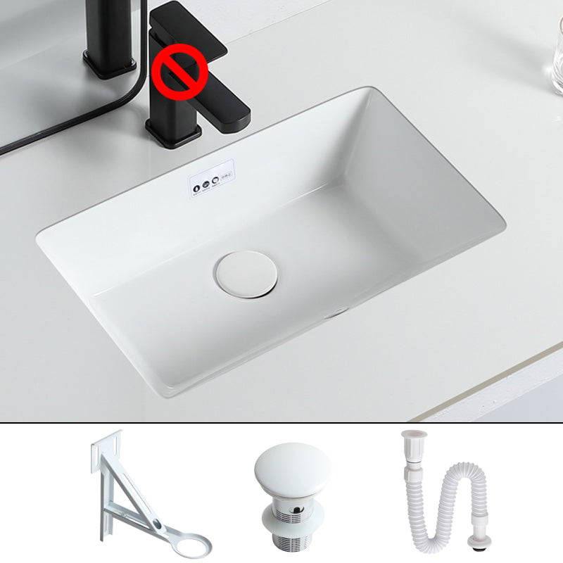 Traditional Undermount Bathroom Sink Porcelain with Overflow and Drain Assembly Basin Sink 21"L x 13"W x 7"H Sink Clearhalo 'Bathroom Remodel & Bathroom Fixtures' 'Bathroom Sinks & Faucet Components' 'Bathroom Sinks' 'bathroom_sink' 'Home Improvement' 'home_improvement' 'home_improvement_bathroom_sink' 7099078