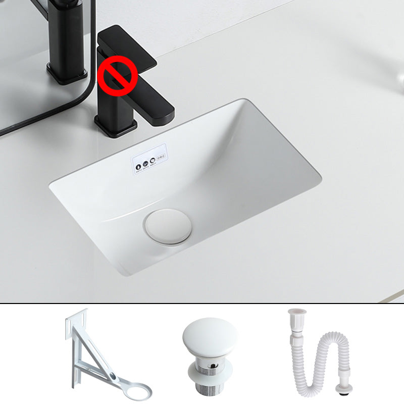 Traditional Undermount Bathroom Sink Porcelain with Overflow and Drain Assembly Basin Sink 16"L x 10"W x 7"H Sink Clearhalo 'Bathroom Remodel & Bathroom Fixtures' 'Bathroom Sinks & Faucet Components' 'Bathroom Sinks' 'bathroom_sink' 'Home Improvement' 'home_improvement' 'home_improvement_bathroom_sink' 7099081