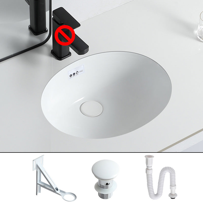 Traditional Undermount Bathroom Sink Porcelain with Overflow and Drain Assembly Basin Sink 18"L x 15"W x 7"H Sink Clearhalo 'Bathroom Remodel & Bathroom Fixtures' 'Bathroom Sinks & Faucet Components' 'Bathroom Sinks' 'bathroom_sink' 'Home Improvement' 'home_improvement' 'home_improvement_bathroom_sink' 7099087