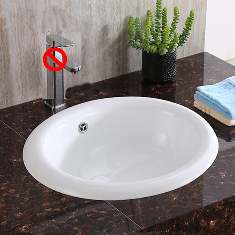 Traditional Drop-in Bathroom Sink Oval Porcelain with Faucet Basin Sink 17"L x 12"W x 6"H Sink Clearhalo 'Bathroom Remodel & Bathroom Fixtures' 'Bathroom Sinks & Faucet Components' 'Bathroom Sinks' 'bathroom_sink' 'Home Improvement' 'home_improvement' 'home_improvement_bathroom_sink' 7109978