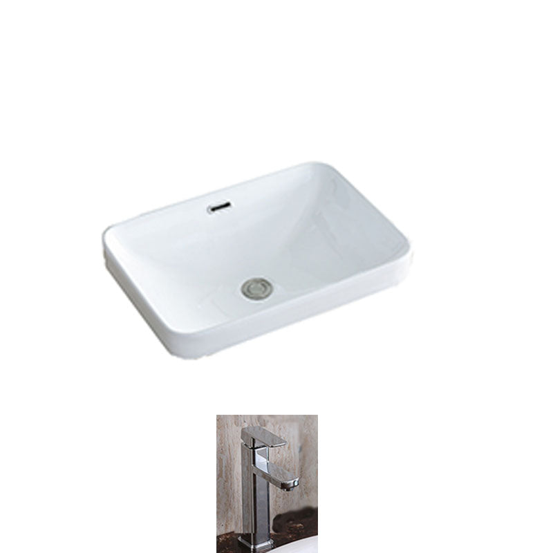 Traditional Drop-in Bathroom Sink Oval Porcelain with Faucet Basin Sink 20"L x 14"W x 7"H Sink with Faucet Clearhalo 'Bathroom Remodel & Bathroom Fixtures' 'Bathroom Sinks & Faucet Components' 'Bathroom Sinks' 'bathroom_sink' 'Home Improvement' 'home_improvement' 'home_improvement_bathroom_sink' 7109999