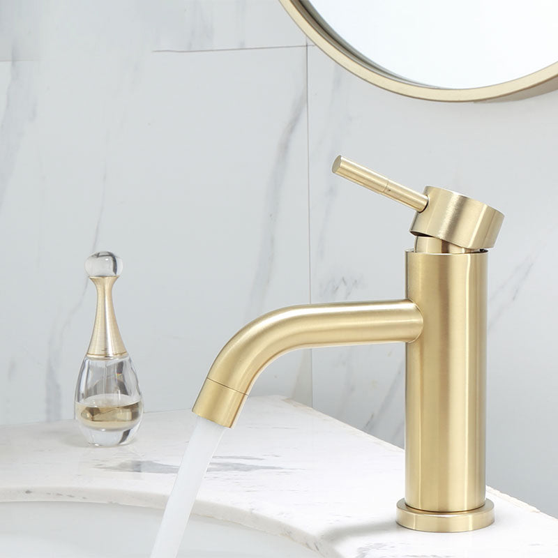 Deck Mounted Roman Tub Faucet Low Arc Tub Faucet Set in Gold Clearhalo 'Bathroom Remodel & Bathroom Fixtures' 'Bathroom Sink Faucets' 'Bathroom Sinks & Faucet Components' 'bathroom_sink_faucets' 'Home Improvement' 'home_improvement' 'home_improvement_bathroom_sink_faucets' 7119684