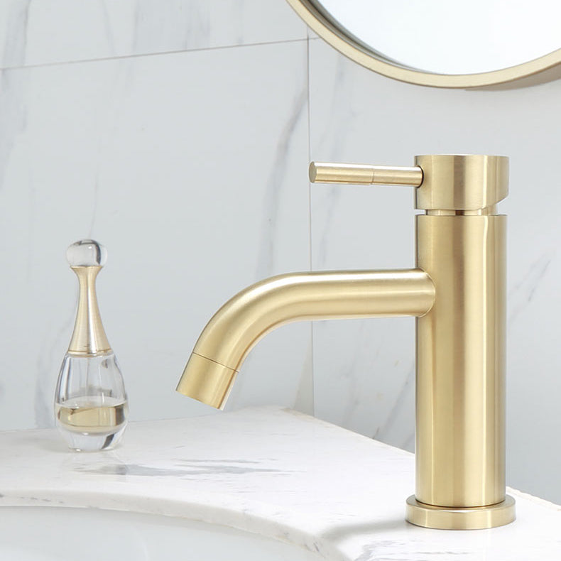 Deck Mounted Roman Tub Faucet Low Arc Tub Faucet Set in Gold Clearhalo 'Bathroom Remodel & Bathroom Fixtures' 'Bathroom Sink Faucets' 'Bathroom Sinks & Faucet Components' 'bathroom_sink_faucets' 'Home Improvement' 'home_improvement' 'home_improvement_bathroom_sink_faucets' 7119687