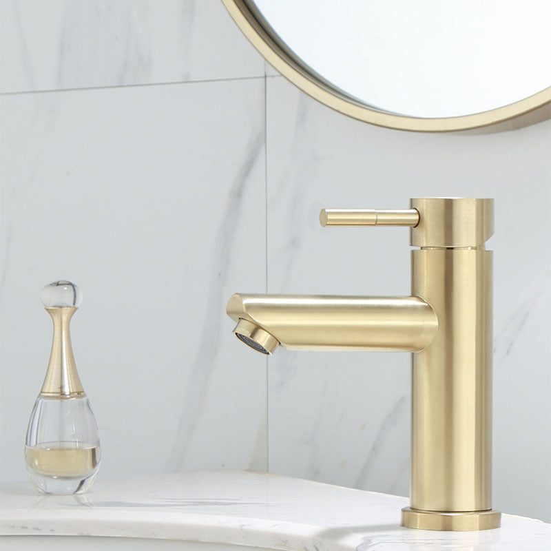 Deck Mounted Roman Tub Faucet Low Arc Tub Faucet Set in Gold Clearhalo 'Bathroom Remodel & Bathroom Fixtures' 'Bathroom Sink Faucets' 'Bathroom Sinks & Faucet Components' 'bathroom_sink_faucets' 'Home Improvement' 'home_improvement' 'home_improvement_bathroom_sink_faucets' 7119691