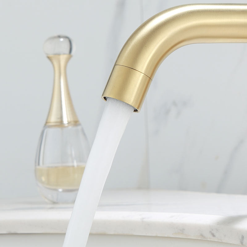 Deck Mounted Roman Tub Faucet Low Arc Tub Faucet Set in Gold Clearhalo 'Bathroom Remodel & Bathroom Fixtures' 'Bathroom Sink Faucets' 'Bathroom Sinks & Faucet Components' 'bathroom_sink_faucets' 'Home Improvement' 'home_improvement' 'home_improvement_bathroom_sink_faucets' 7119693