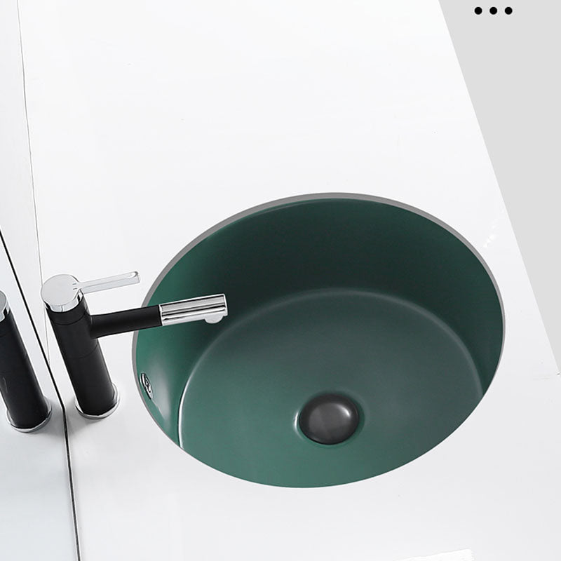 Porcelain Bathroom Sink Round Vessel Lavatory Sink with Pop-Up Drain Clearhalo 'Bathroom Remodel & Bathroom Fixtures' 'Bathroom Sinks & Faucet Components' 'Bathroom Sinks' 'bathroom_sink' 'Home Improvement' 'home_improvement' 'home_improvement_bathroom_sink' 7126516