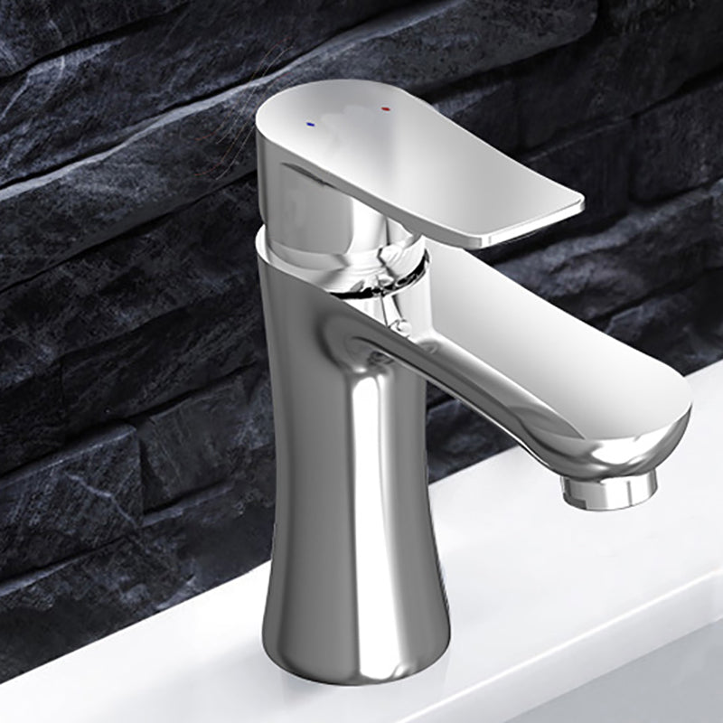 American Classic Vessel Sink Bathroom Faucet Low Arc Lever Handle Faucet Clearhalo 'bathroom_sink_faucets' 'Conjunta de Baño y Conjunta de Grifo' 'Coronamiento de Baño y Dispositivo de Baño' 'Grifo del lavabo del baño' 'Hogar' 'home_improvement' 'home_improvement_bathroom_sink_faucets' 'Mejoras para el hogar' 7132851
