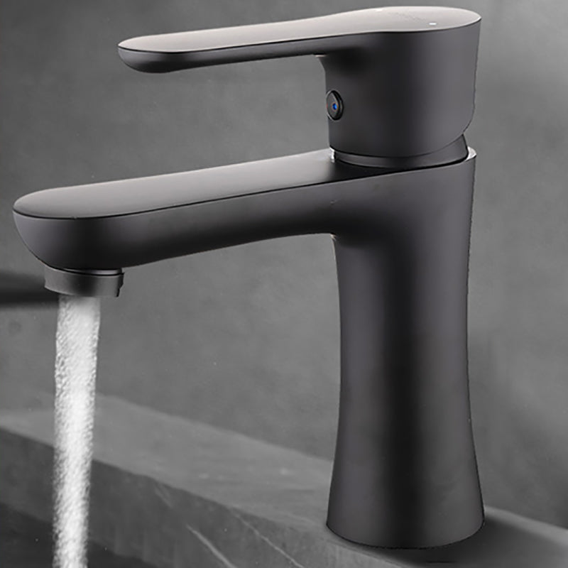 American Classic Vessel Sink Bathroom Faucet Low Arc Lever Handle Faucet Negro Clearhalo 'bathroom_sink_faucets' 'Conjunta de Baño y Conjunta de Grifo' 'Coronamiento de Baño y Dispositivo de Baño' 'Grifo del lavabo del baño' 'Hogar' 'home_improvement' 'home_improvement_bathroom_sink_faucets' 'Mejoras para el hogar' 7132852