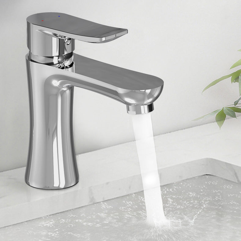 American Classic Vessel Sink Bathroom Faucet Low Arc Lever Handle Faucet Clearhalo 'bathroom_sink_faucets' 'Conjunta de Baño y Conjunta de Grifo' 'Coronamiento de Baño y Dispositivo de Baño' 'Grifo del lavabo del baño' 'Hogar' 'home_improvement' 'home_improvement_bathroom_sink_faucets' 'Mejoras para el hogar' 7132861