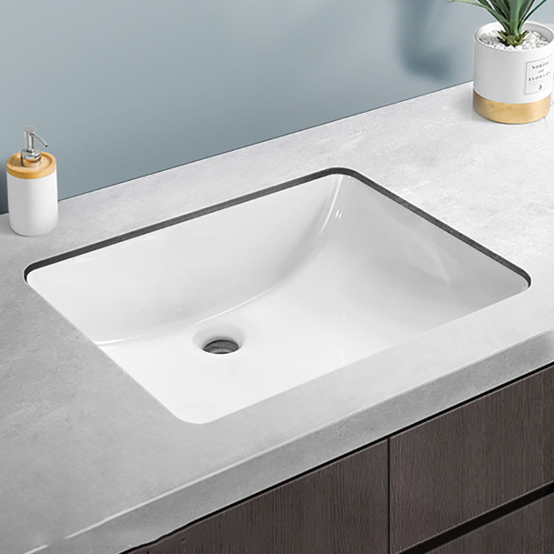 Modern Porcelain Bathroom Sink in White with Overflow Undermount Sink 18"L X 12"W X 6"H Sink Clearhalo 'Bathroom Remodel & Bathroom Fixtures' 'Bathroom Sinks & Faucet Components' 'Bathroom Sinks' 'bathroom_sink' 'Home Improvement' 'home_improvement' 'home_improvement_bathroom_sink' 7133498