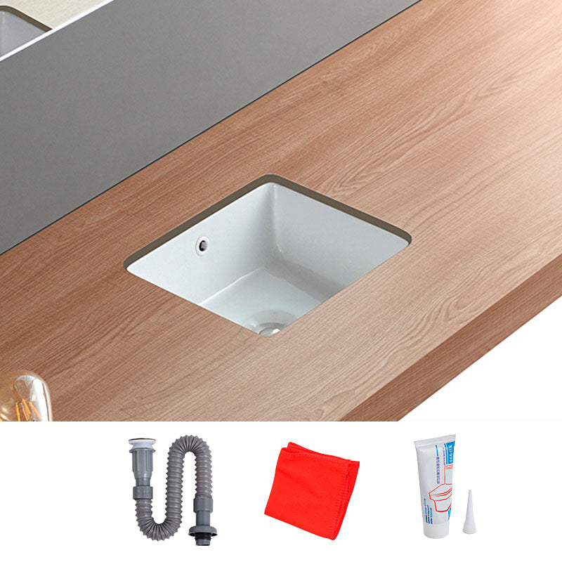 Traditional Undermount Bathroom Sink Porcelain with Overflow Basin Sink 14"L x 13"W x 7"H Unavailiable Sink Clearhalo 'Bathroom Remodel & Bathroom Fixtures' 'Bathroom Sinks & Faucet Components' 'Bathroom Sinks' 'bathroom_sink' 'Home Improvement' 'home_improvement' 'home_improvement_bathroom_sink' 7147742