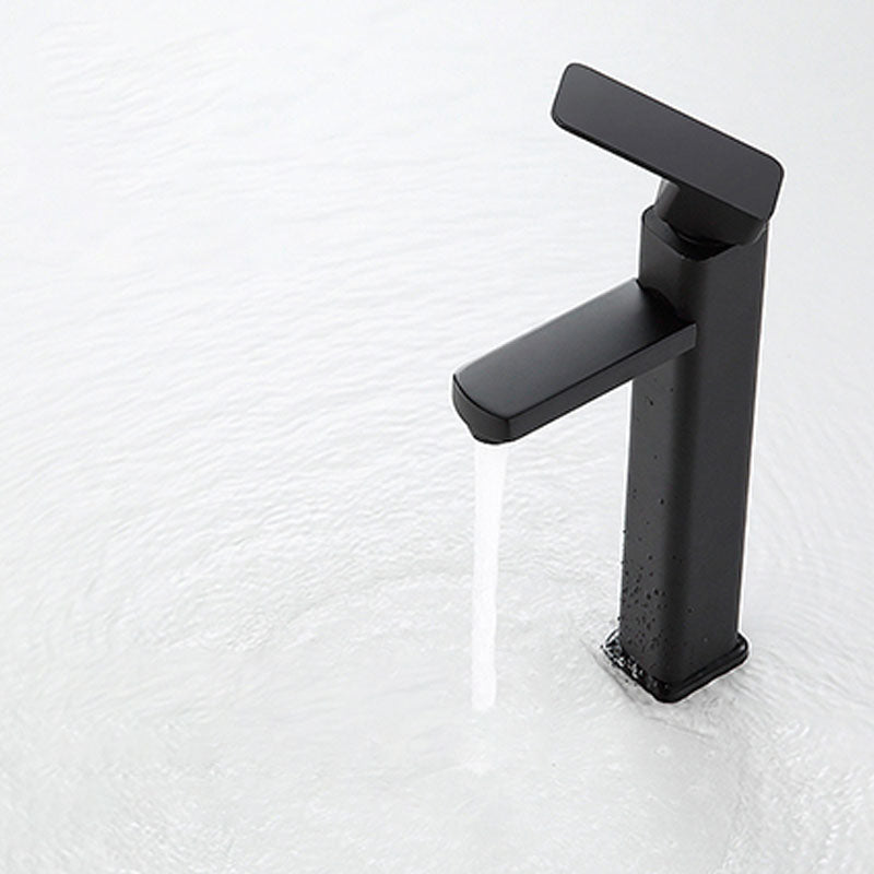 Traditional Undermount Bathroom Sink Porcelain with Overflow Basin Sink Clearhalo 'Bathroom Remodel & Bathroom Fixtures' 'Bathroom Sinks & Faucet Components' 'Bathroom Sinks' 'bathroom_sink' 'Home Improvement' 'home_improvement' 'home_improvement_bathroom_sink' 7147743