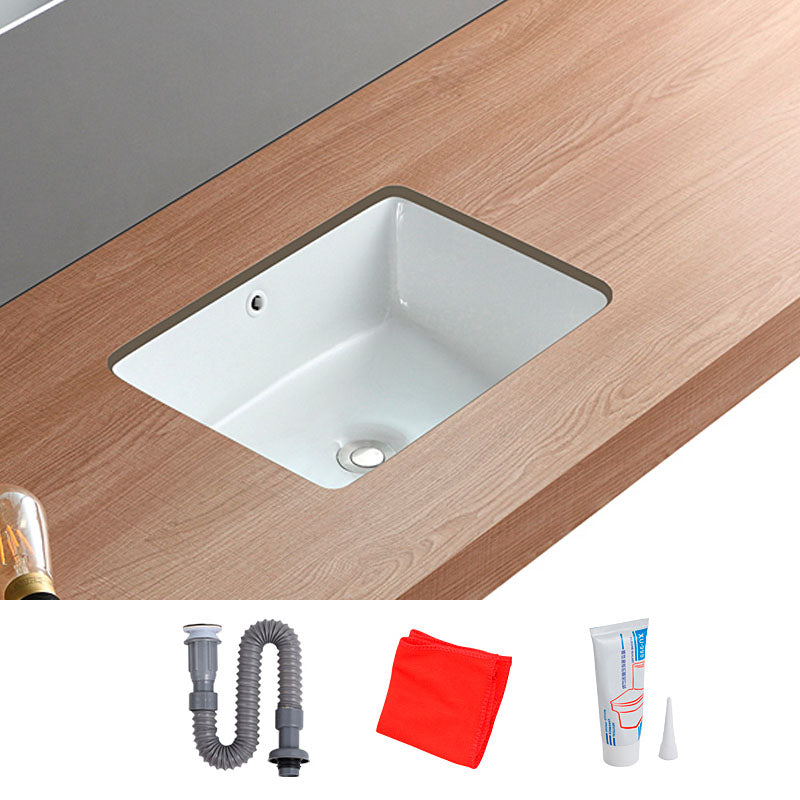 Traditional Undermount Bathroom Sink Porcelain with Overflow Basin Sink 19"L x 14"W x 7"H Unavailiable Sink Clearhalo 'Bathroom Remodel & Bathroom Fixtures' 'Bathroom Sinks & Faucet Components' 'Bathroom Sinks' 'bathroom_sink' 'Home Improvement' 'home_improvement' 'home_improvement_bathroom_sink' 7147754