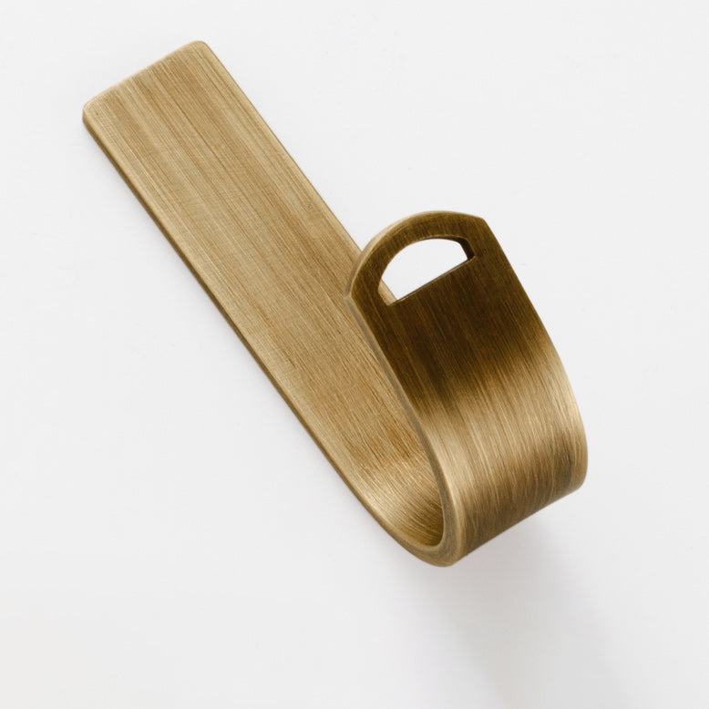 Brass 5 Piece Bathroom Accessory Set Vintage Metal Robe Hooks Clearhalo 'Bathroom Hardware Sets' 'Bathroom Hardware' 'Bathroom Remodel & Bathroom Fixtures' 'bathroom_hardware_sets' 'Home Improvement' 'home_improvement' 'home_improvement_bathroom_hardware_sets' 7160010