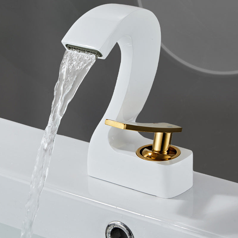 Modern Single Handle Sink Faucet Bathroom Brass Centered Faucet Clearhalo 'Bathroom Remodel & Bathroom Fixtures' 'Bathroom Sink Faucets' 'Bathroom Sinks & Faucet Components' 'bathroom_sink_faucets' 'Home Improvement' 'home_improvement' 'home_improvement_bathroom_sink_faucets' 7164819