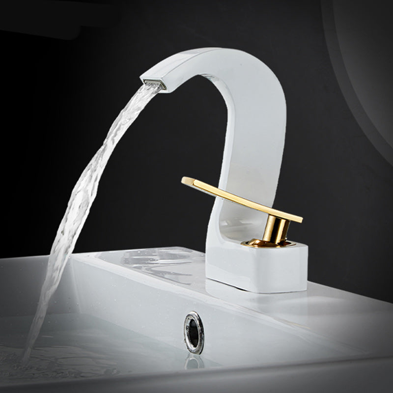 Modern Single Handle Sink Faucet Bathroom Brass Centered Faucet Clearhalo 'Bathroom Remodel & Bathroom Fixtures' 'Bathroom Sink Faucets' 'Bathroom Sinks & Faucet Components' 'bathroom_sink_faucets' 'Home Improvement' 'home_improvement' 'home_improvement_bathroom_sink_faucets' 7164824