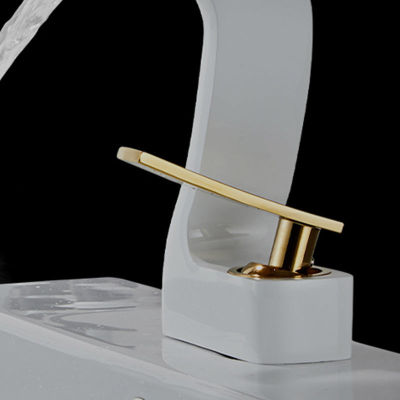 Modern Single Handle Sink Faucet Bathroom Brass Centered Faucet Clearhalo 'Bathroom Remodel & Bathroom Fixtures' 'Bathroom Sink Faucets' 'Bathroom Sinks & Faucet Components' 'bathroom_sink_faucets' 'Home Improvement' 'home_improvement' 'home_improvement_bathroom_sink_faucets' 7164832