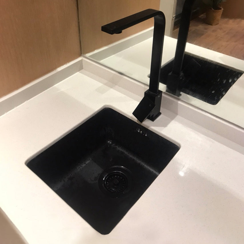 Black Stainless Steel Sink Single Bowl Undermount Sink with Basket Strainer Clearhalo 'Home Improvement' 'home_improvement' 'home_improvement_kitchen_sinks' 'Kitchen Remodel & Kitchen Fixtures' 'Kitchen Sinks & Faucet Components' 'Kitchen Sinks' 'kitchen_sinks' 7196238