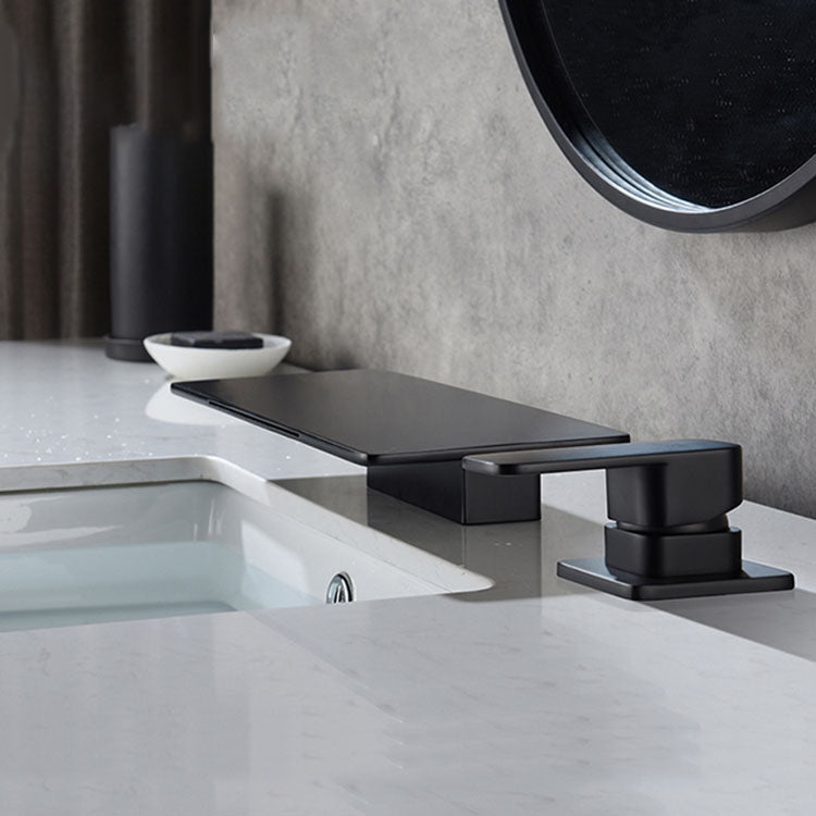 Square Brass Tub Faucet in Black with Single Handle Bathroom Faucet Clearhalo 'Bathroom Remodel & Bathroom Fixtures' 'Bathtub Faucets' 'bathtub_faucets' 'Home Improvement' 'home_improvement' 'home_improvement_bathtub_faucets' 7196860