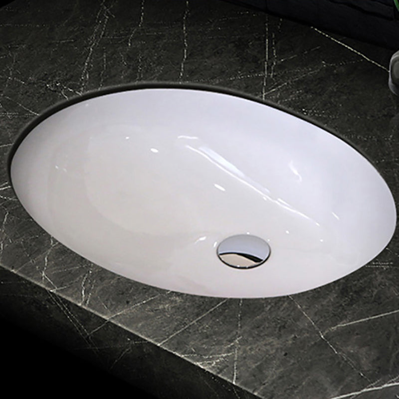 Modern Style Bathroom Sink Oval-shape Ceramic Bathroom Sink in White Clearhalo 'Bathroom Remodel & Bathroom Fixtures' 'Bathroom Sinks & Faucet Components' 'Bathroom Sinks' 'bathroom_sink' 'Home Improvement' 'home_improvement' 'home_improvement_bathroom_sink' 7198419