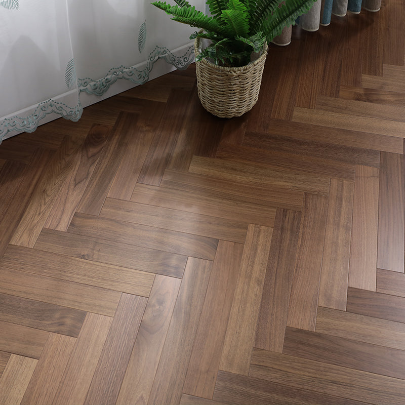 Indoor Laminate Floor Wooden Click-clock Scratch Resistant Laminate Floor Light Walnut Clearhalo 'Flooring 'Home Improvement' 'home_improvement' 'home_improvement_laminate_flooring' 'Laminate Flooring' 'laminate_flooring' Walls and Ceiling' 7202937