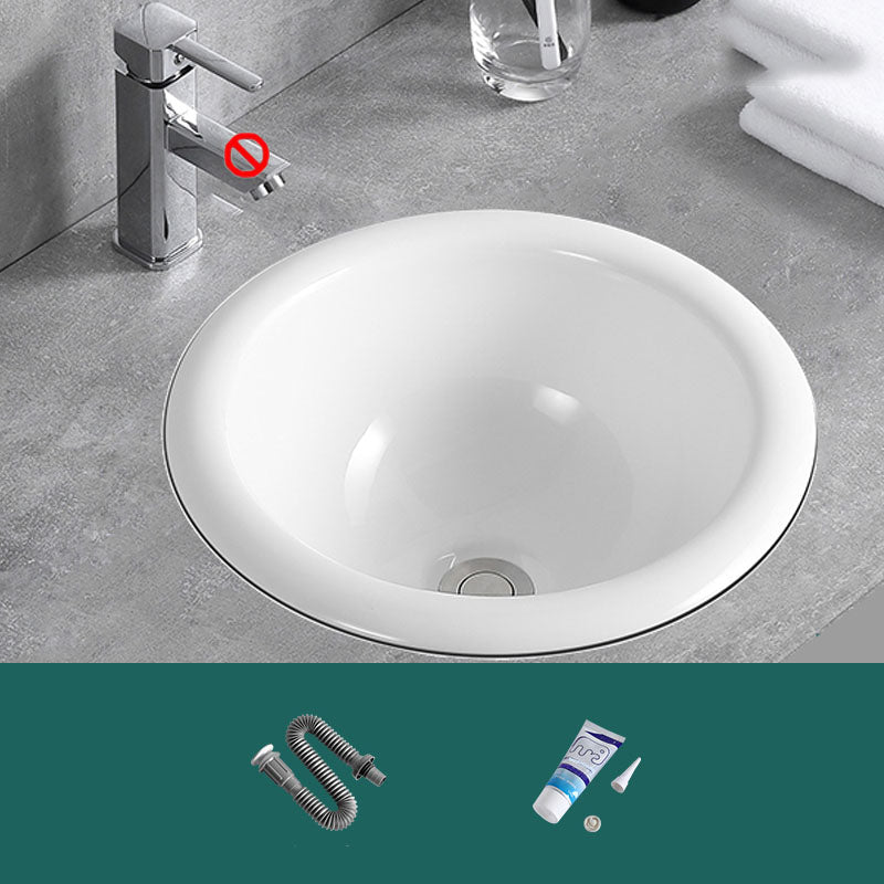 Contemporary Bathroom Sink with Overflow Porcelain Round Vessel Lavatory Sink 16"L x 16"W x 8"H Sink Clearhalo 'Bathroom Remodel & Bathroom Fixtures' 'Bathroom Sinks & Faucet Components' 'Bathroom Sinks' 'bathroom_sink' 'Home Improvement' 'home_improvement' 'home_improvement_bathroom_sink' 7208804