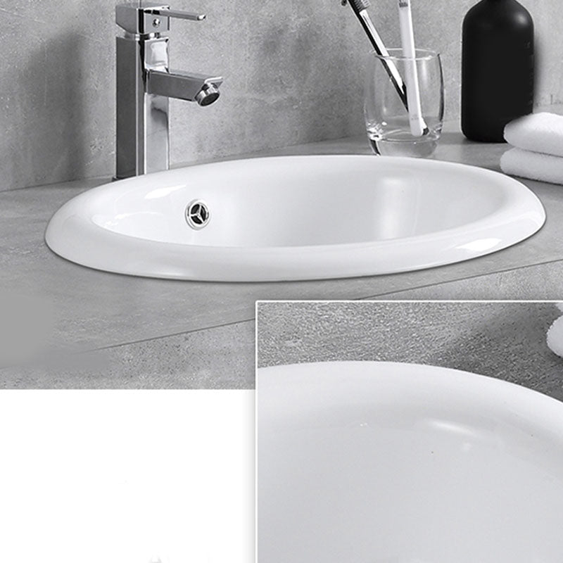 Contemporary Bathroom Sink with Overflow Porcelain Round Vessel Lavatory Sink Clearhalo 'Bathroom Remodel & Bathroom Fixtures' 'Bathroom Sinks & Faucet Components' 'Bathroom Sinks' 'bathroom_sink' 'Home Improvement' 'home_improvement' 'home_improvement_bathroom_sink' 7208816