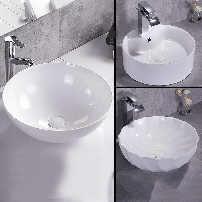 Bathroom Sink White Ceramic Faucet Single Handle Round Shape Sink Clearhalo 'Bathroom Remodel & Bathroom Fixtures' 'Bathroom Sinks & Faucet Components' 'Bathroom Sinks' 'bathroom_sink' 'Home Improvement' 'home_improvement' 'home_improvement_bathroom_sink' 7208838