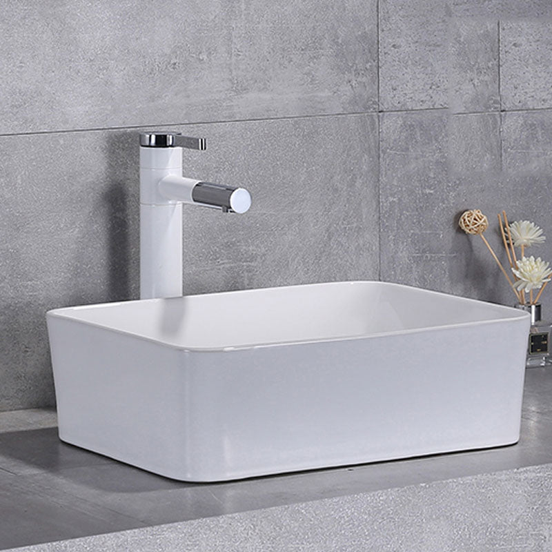 Bathroom Sink White Ceramic Faucet Single Handle Round Shape Sink Clearhalo 'Bathroom Remodel & Bathroom Fixtures' 'Bathroom Sinks & Faucet Components' 'Bathroom Sinks' 'bathroom_sink' 'Home Improvement' 'home_improvement' 'home_improvement_bathroom_sink' 7208843