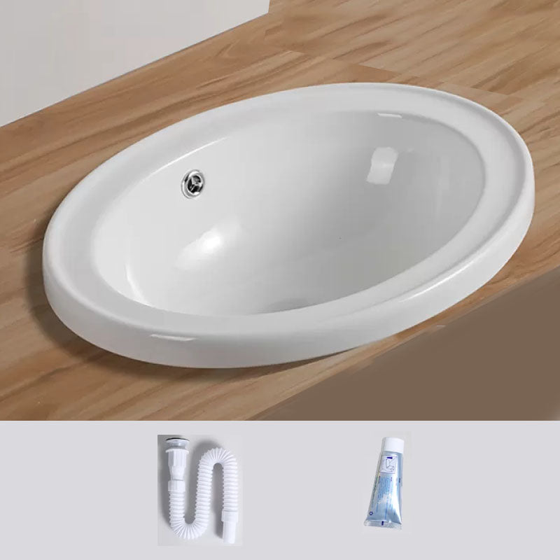 Contemporary Bathroom Sink with Pop-Up Drain Porcelain Oval-Shape Undermount Bathroom Sink 20"L x 15"W x 7"H Sink Clearhalo 'Bathroom Remodel & Bathroom Fixtures' 'Bathroom Sinks & Faucet Components' 'Bathroom Sinks' 'bathroom_sink' 'Home Improvement' 'home_improvement' 'home_improvement_bathroom_sink' 7208886