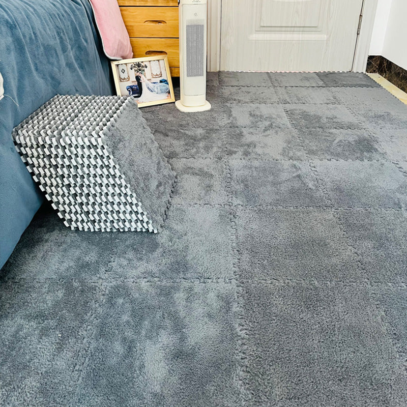 Modern Tiles and Carpet Plush Cut Interlocking Odor Resistant Carpet Tiles Grey Clearhalo 'Carpet Tiles & Carpet Squares' 'carpet_tiles_carpet_squares' 'Flooring 'Home Improvement' 'home_improvement' 'home_improvement_carpet_tiles_carpet_squares' Walls and Ceiling' 7216032