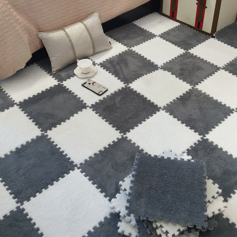 Modern Tiles and Carpet Plush Cut Interlocking Odor Resistant Carpet Tiles White-Gray Clearhalo 'Carpet Tiles & Carpet Squares' 'carpet_tiles_carpet_squares' 'Flooring 'Home Improvement' 'home_improvement' 'home_improvement_carpet_tiles_carpet_squares' Walls and Ceiling' 7216043
