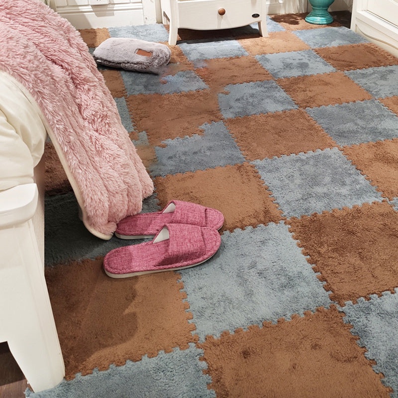 Modern Tiles and Carpet Plush Cut Interlocking Odor Resistant Carpet Tiles Gray Coffee Clearhalo 'Carpet Tiles & Carpet Squares' 'carpet_tiles_carpet_squares' 'Flooring 'Home Improvement' 'home_improvement' 'home_improvement_carpet_tiles_carpet_squares' Walls and Ceiling' 7216048