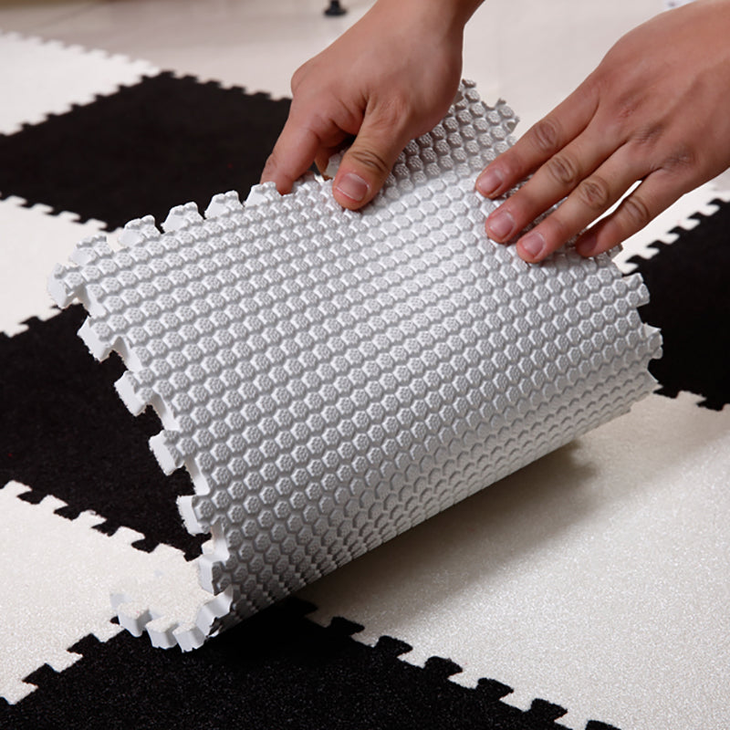 Modern Carpet Tiles Square Interlocking Stain Resistant Carpet Tiles Clearhalo 'Carpet Tiles & Carpet Squares' 'carpet_tiles_carpet_squares' 'Flooring 'Home Improvement' 'home_improvement' 'home_improvement_carpet_tiles_carpet_squares' Walls and Ceiling' 7221713